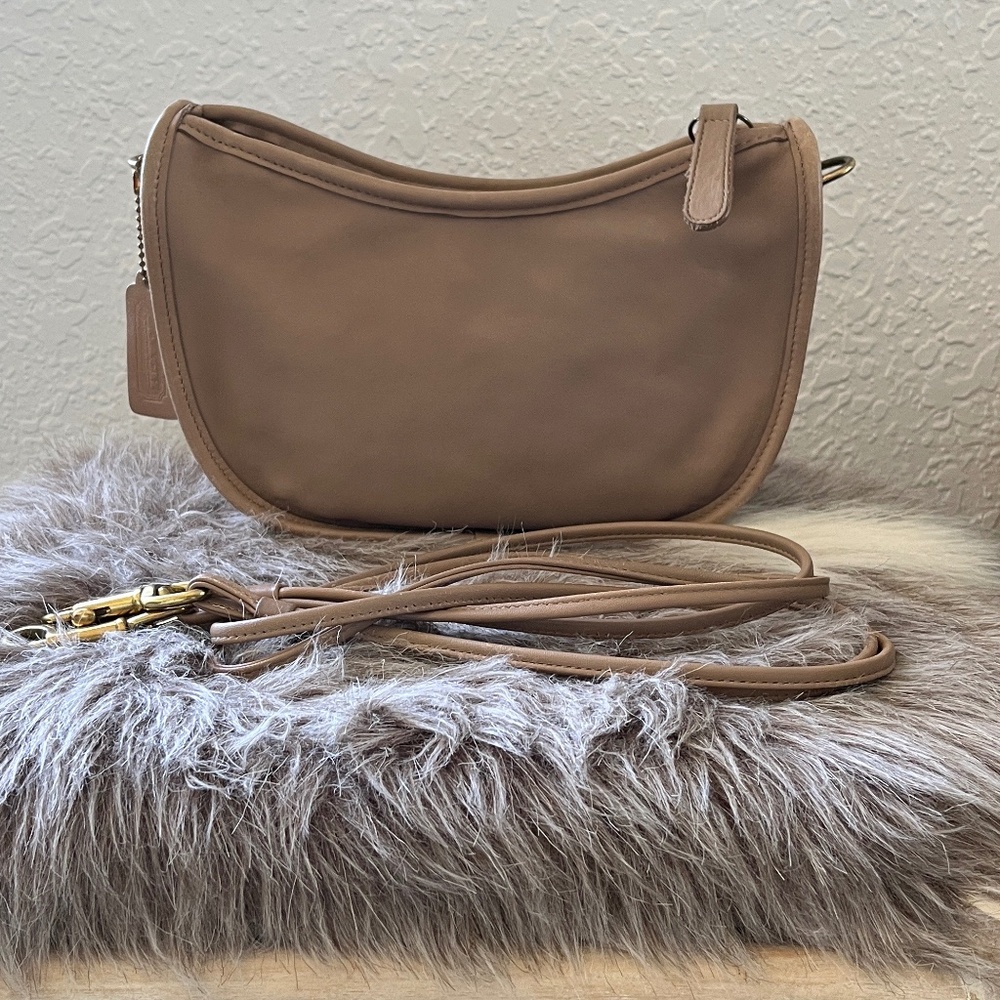 Vintage Coach Swinger Small 4080